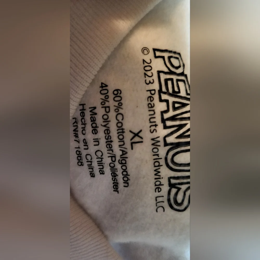 Peanuts Christmas Shirt - White, CROPPED, Small Look, For An XL! - Picture 2 of 2